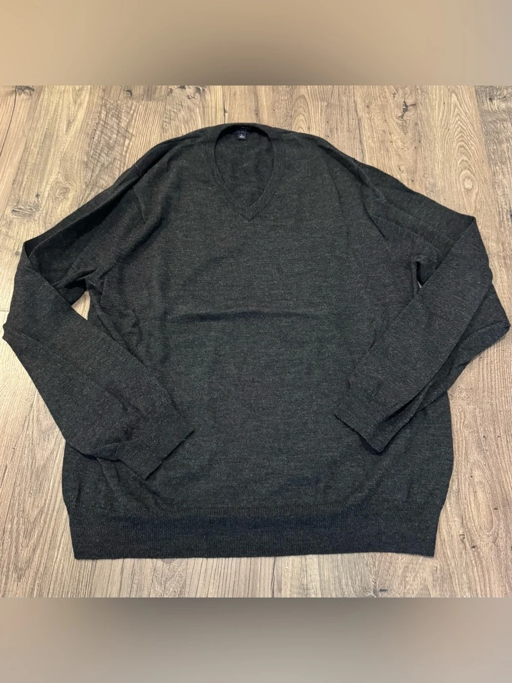 EUC J.Crew Men's V-Neck Charcoal Sweater - Large